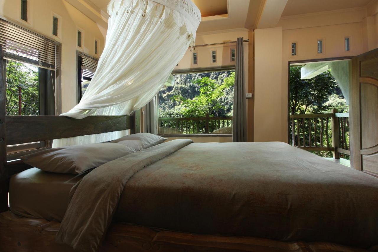 Kupu Kupu Garden Guest House & Cafe Bukit Lawang Exterior photo
