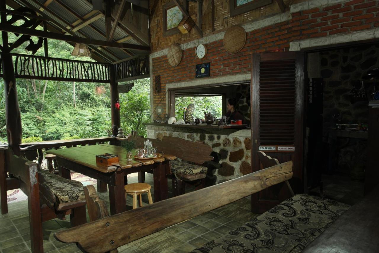 Kupu Kupu Garden Guest House & Cafe Bukit Lawang Exterior photo